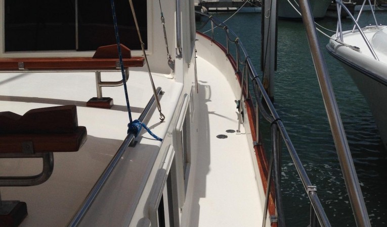 36 Grand Banks Stbd Sidedeck