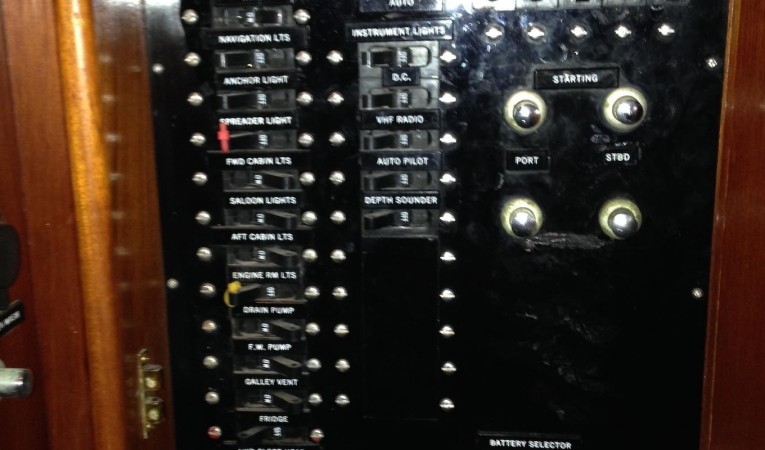 36 Grand Banks Braker Panel