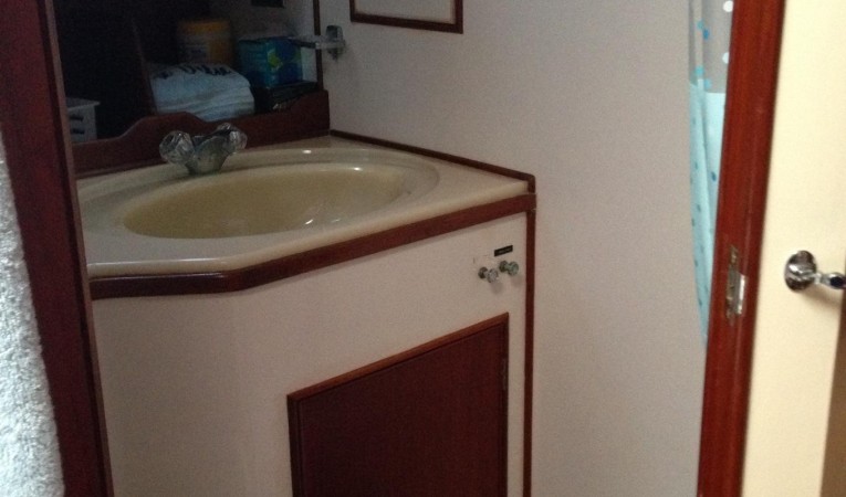 36 Grand Banks Fwd Head