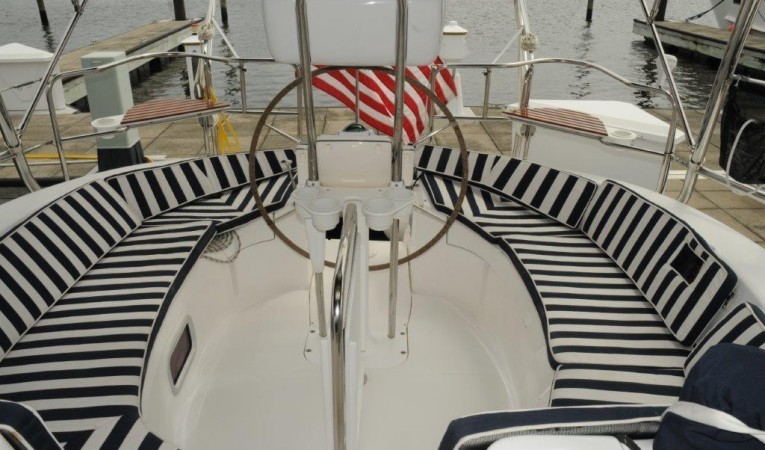 46 Hunter Cockpit aft