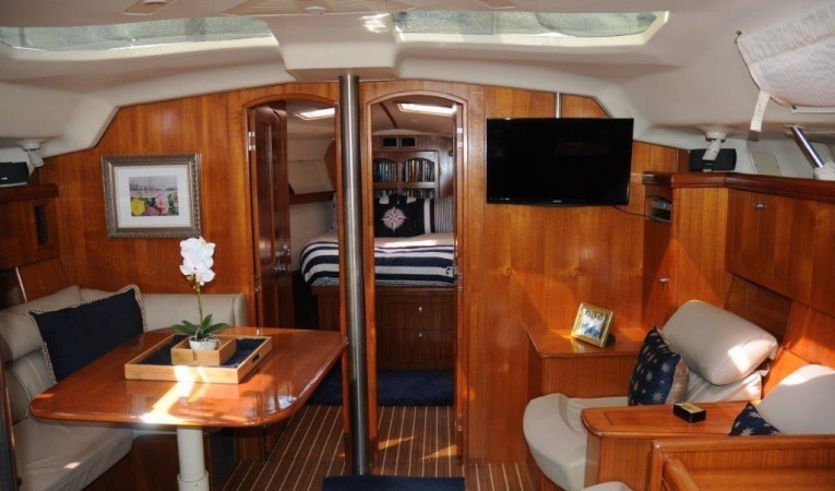 46 Hunter Main salon fwd
