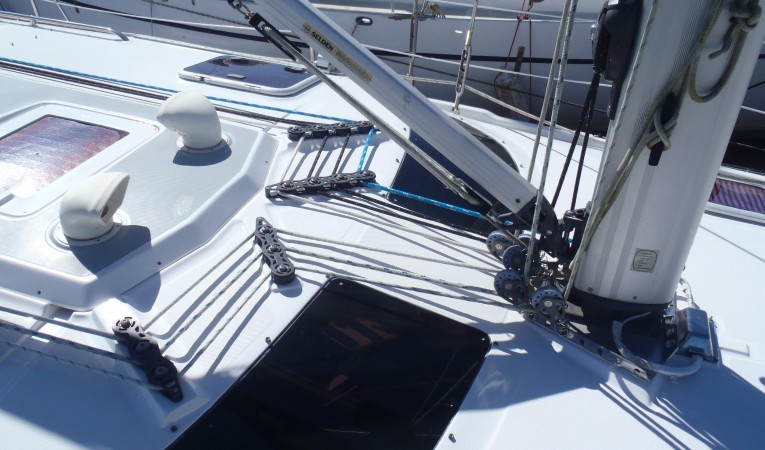 46 Hunter Mast step & vang 2