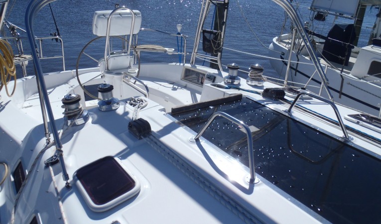 46 Hunter Deck looking aft 2