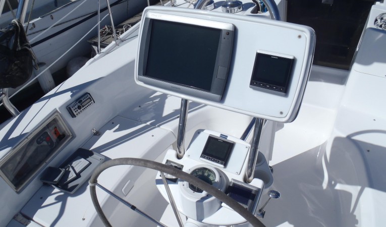 46 Hunter Garmin plotter & pilot