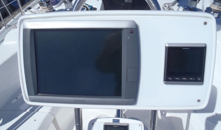 46 Hunter Garmin plotter & pilot 2