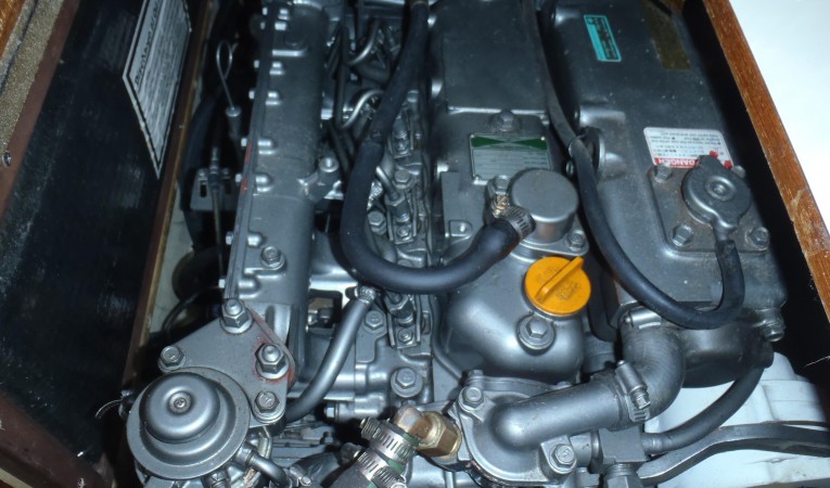 46 Hunter Yanmar 75 hp diesel