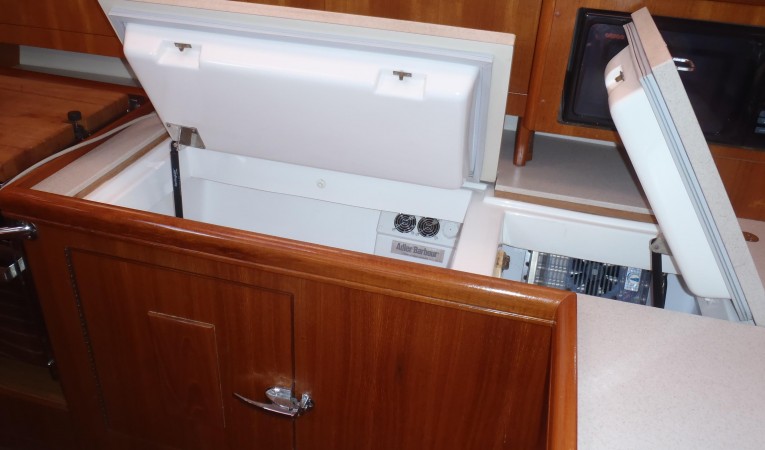 46 Hunter Dual opening refrigeration