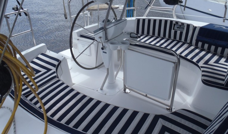 46 Hunter Cockpit aft 2