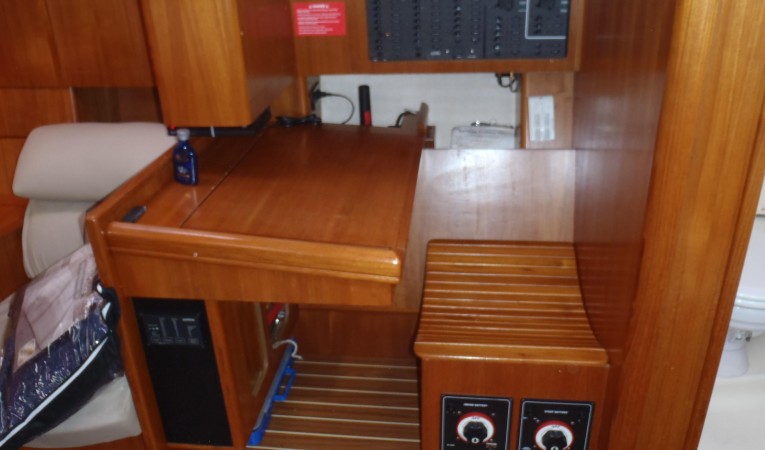 46 Hunter Nav station