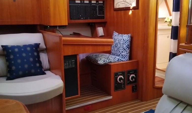 46 Hunter Nav station