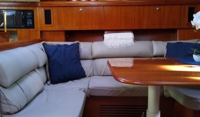 46 Hunter Main salon table