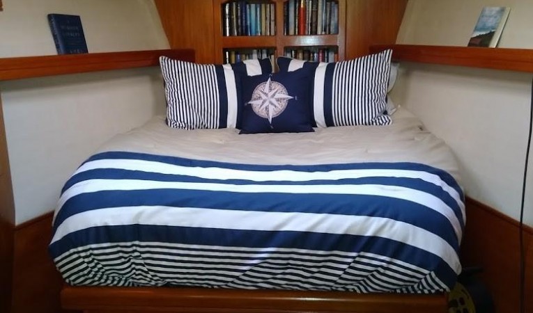 46 Hunter Master stateroom 2