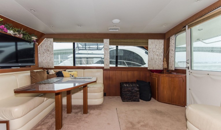 50 Post Salon Seating