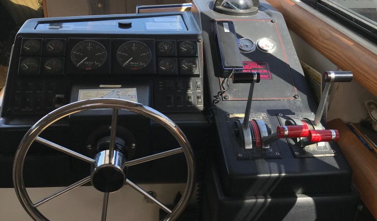 43 Bayliner Steering