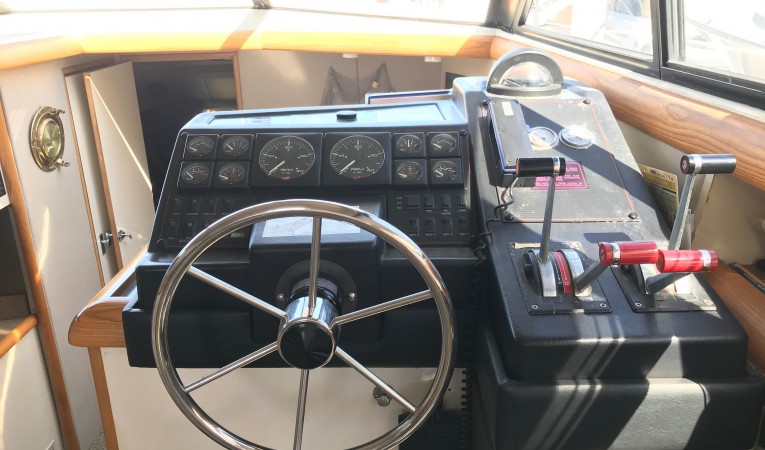 43 Bayliner Steering Flybridge