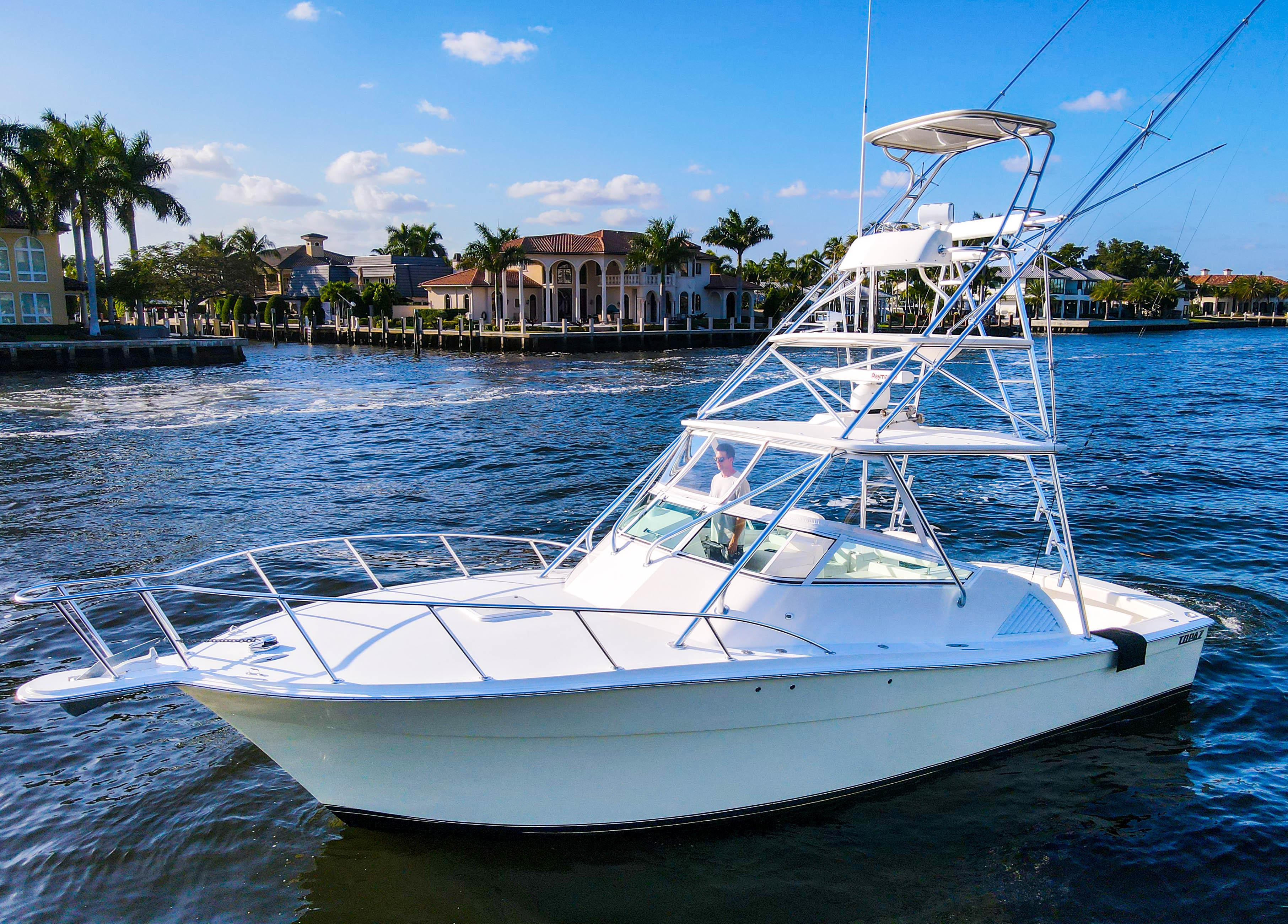 33 Topaz 2007 Rose Grey Fort Lauderdale, Florida Sold on 2022-08-18 by  Denison Yacht Sales