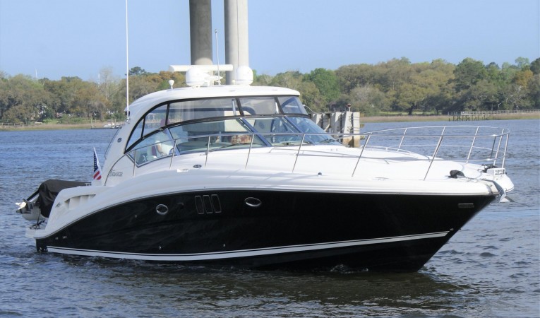 44 Sea Ray starboard bow