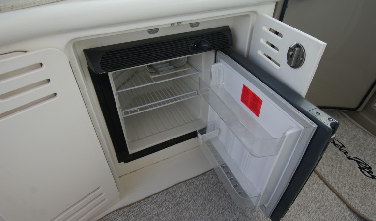 44 Sea Ray cockpit freezer