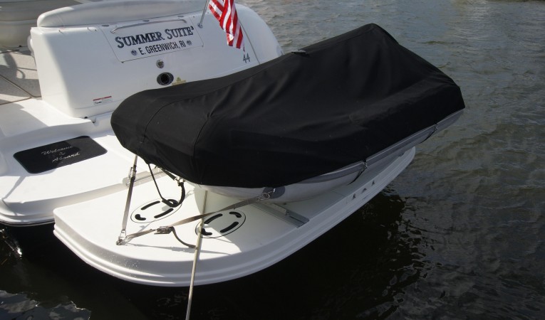 44 Sea Ray hydraulic platform with tender