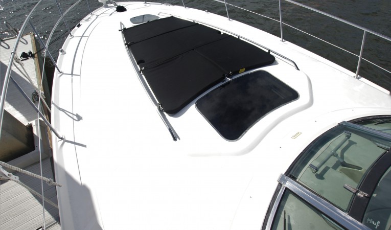 44 Sea Ray bow sun pad