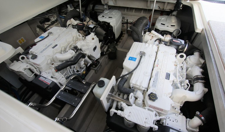 44 Sea Ray Cummins QSB 480's- 372 hours