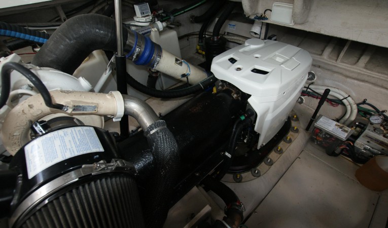 44 Sea Ray starboard pod