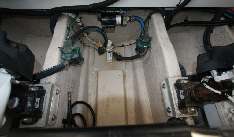 44 Sea Ray spotless bilge
