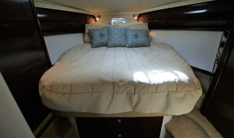 44 Sea Ray centerline queen in master