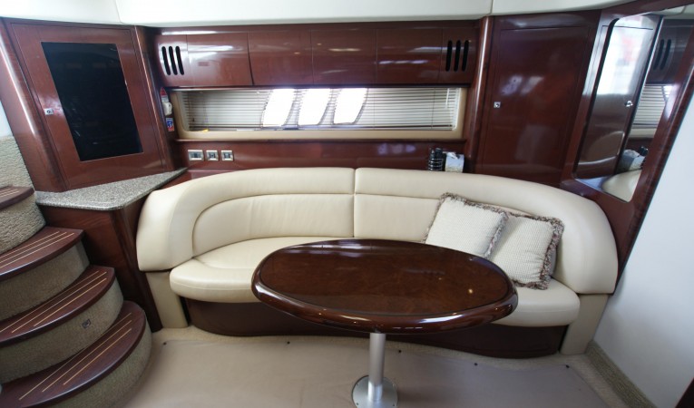 44 Sea Ray salon to port