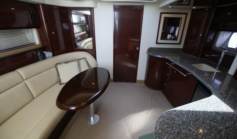 44 Sea Ray salon forward
