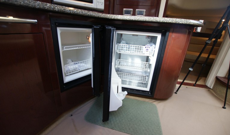 44 Sea Ray galley fridge and freezer