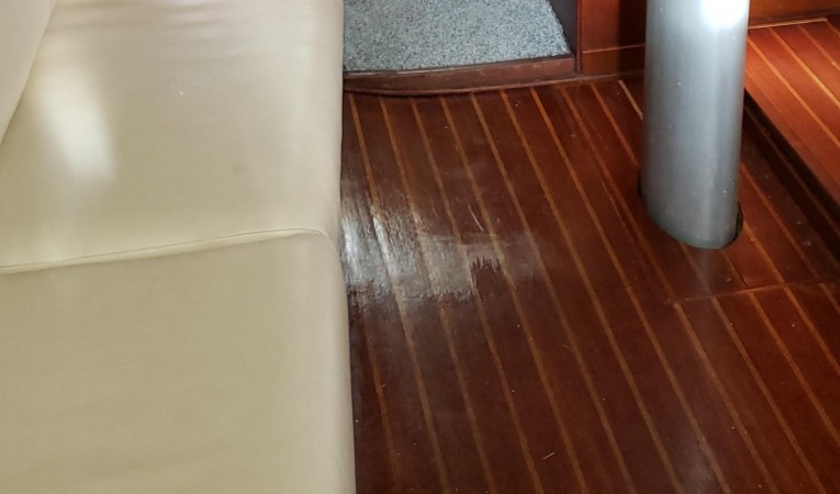 41 Morgan Companionway fwd.