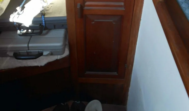 31 Sea Eagle Wet locker