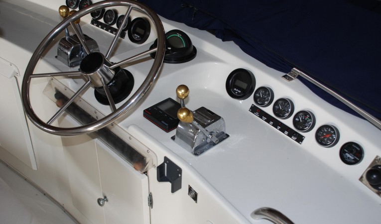 34 Tollycraft Helm Starboard