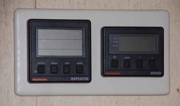 34 Tollycraft Master Stateroom Instruments