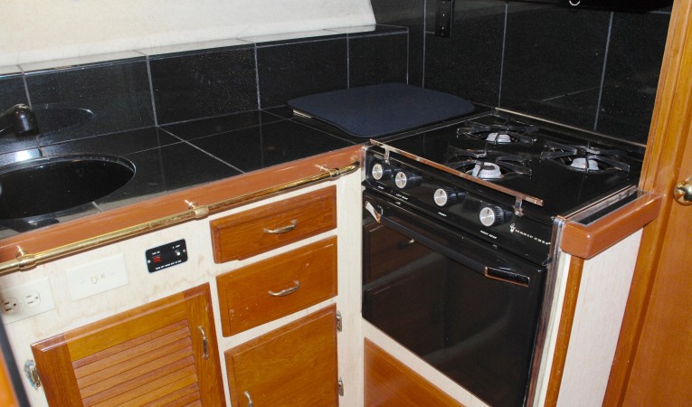 34 Tollycraft Galley IV