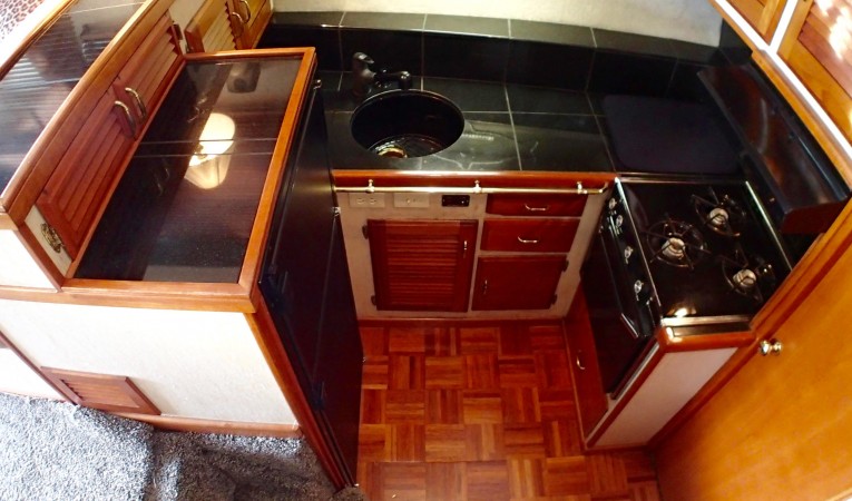 34 Tollycraft Galley