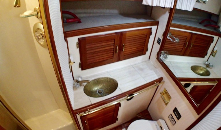 34 Tollycraft Head/Shower