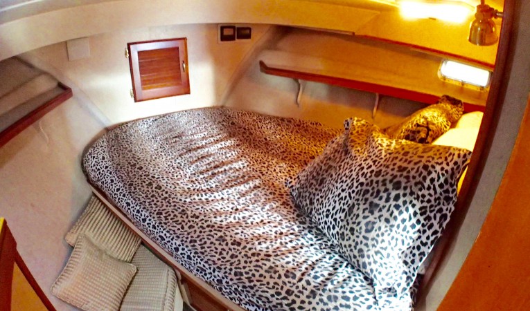34 Tollycraft Master Stateroom II