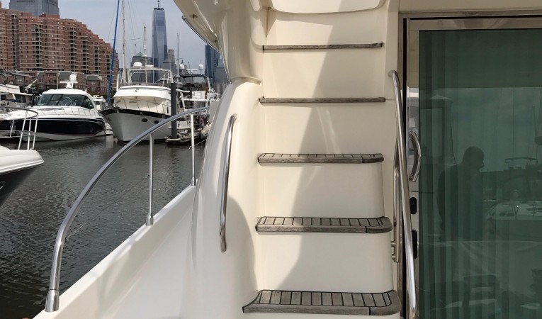 46 Jeanneau Prestige Flybridge Molded Stair Case