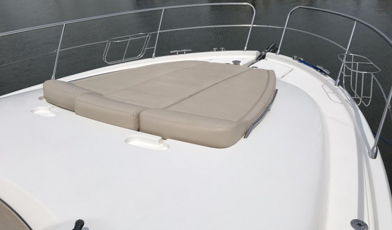 46 Jeanneau Prestige Bow