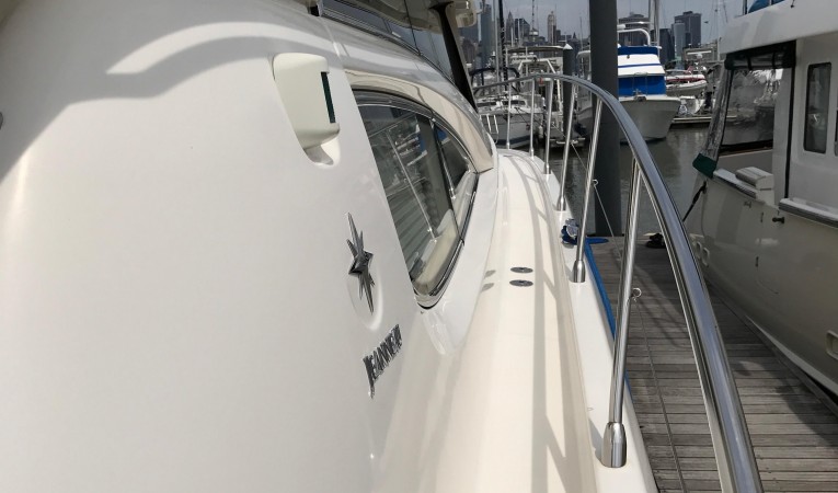 46 Jeanneau Prestige Stbd Side Walk (2)