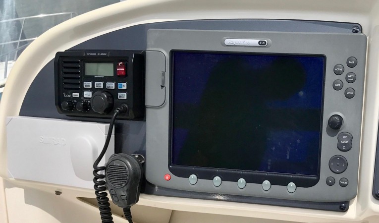 46 Jeanneau Prestige Flybridge Electronics