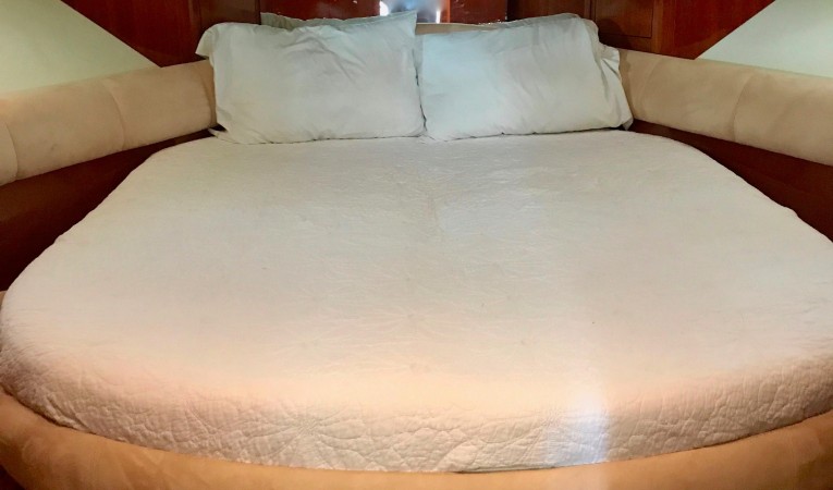 46 Jeanneau Prestige Master Stateroom