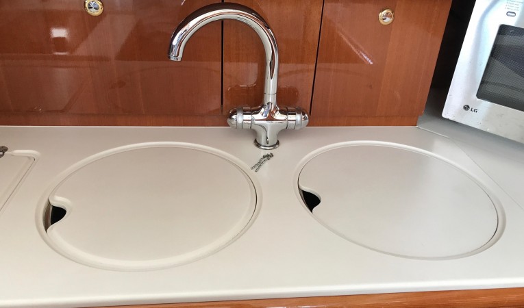 46 Jeanneau Prestige Sink
