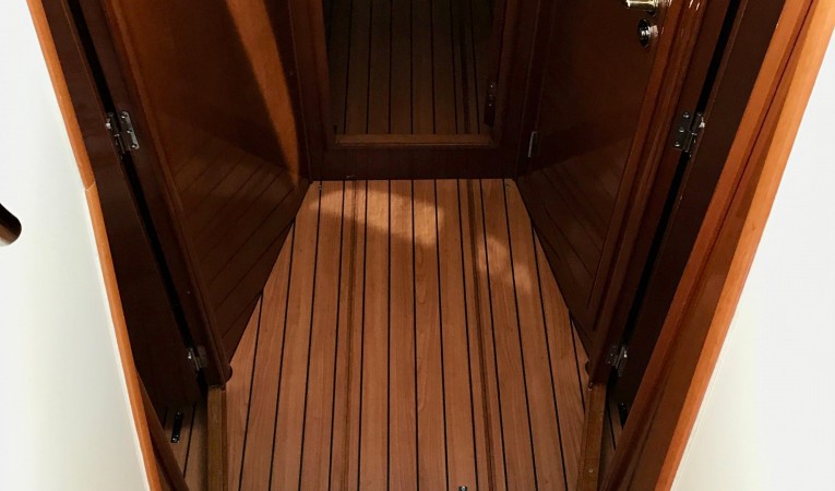 46 Jeanneau Prestige Stairs to Stateroom