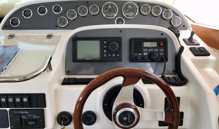 46 Jeanneau Prestige Helm (2)