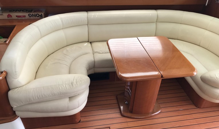 46 Jeanneau Prestige Salon (3)
