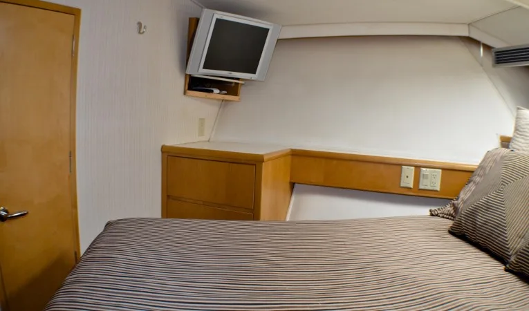 74 Hatteras VIP Cabin