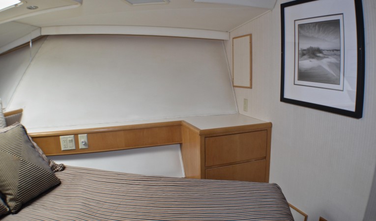 74 Hatteras VIP Cabin